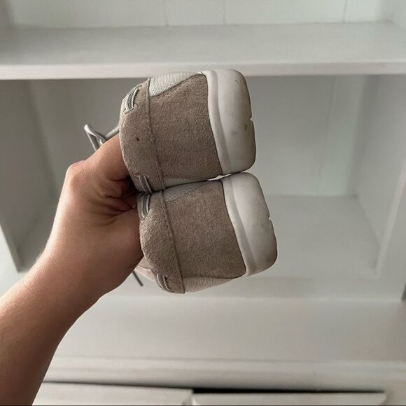 Clarks Tan White Round Toe Slip On Leather Driving Moccasins - Picture 5 of 9